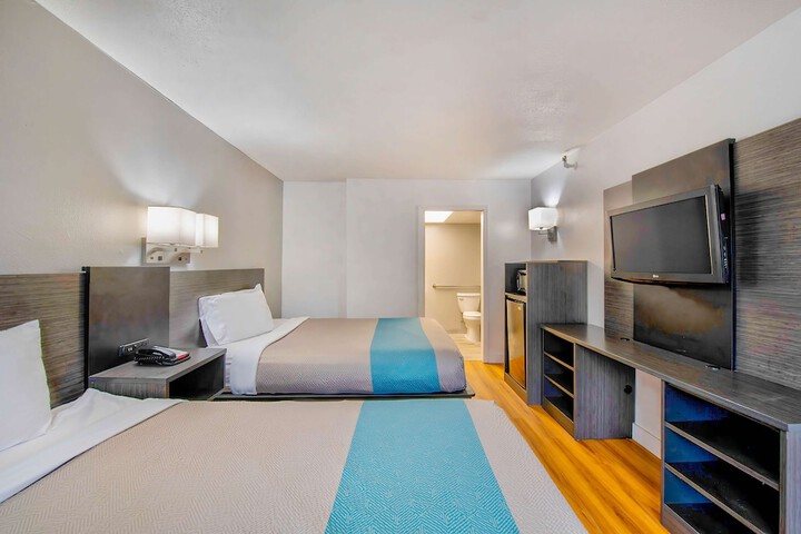 Room 11 of 27
