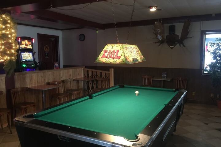 Lounge 21 of 22
