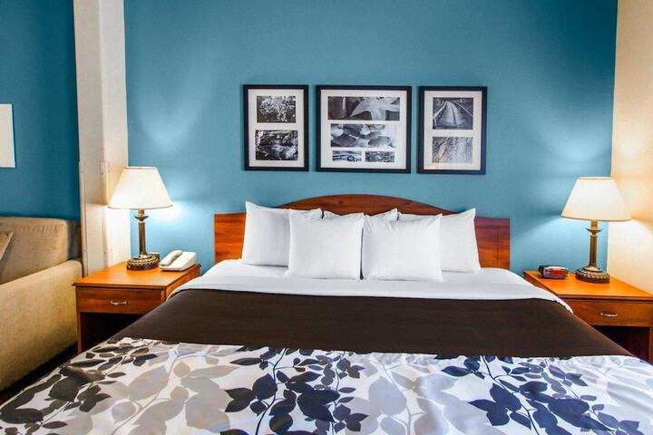 Room 21 of 34
