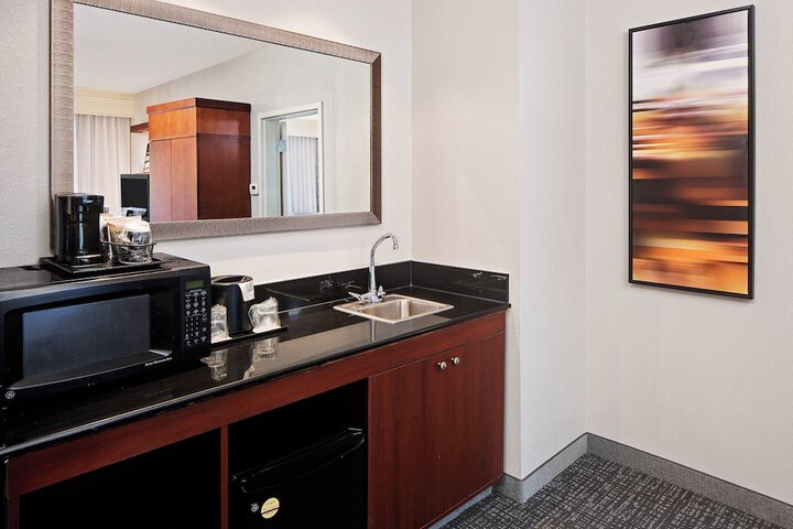 Courtyard by Marriott Pittsburgh West Homestead / Waterfront