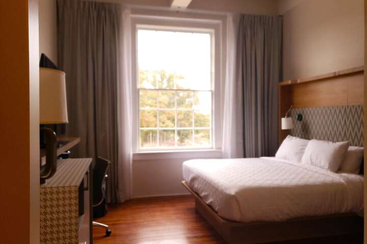 Room 33 of 89