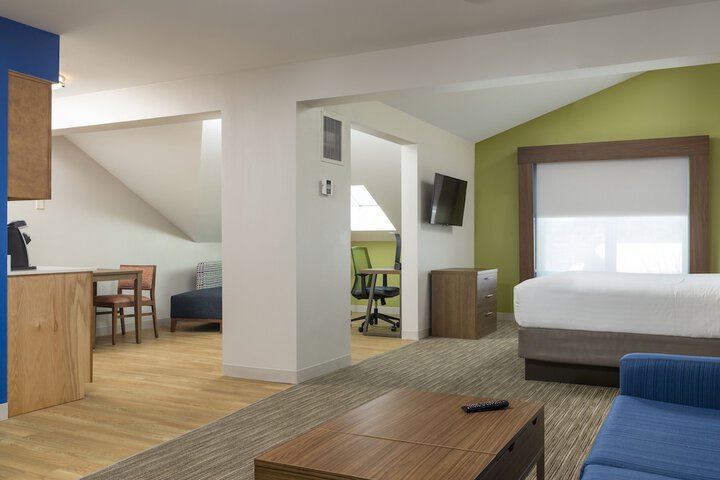 Room 36 of 59