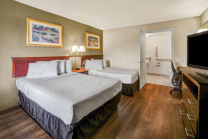 Room 11 of 29