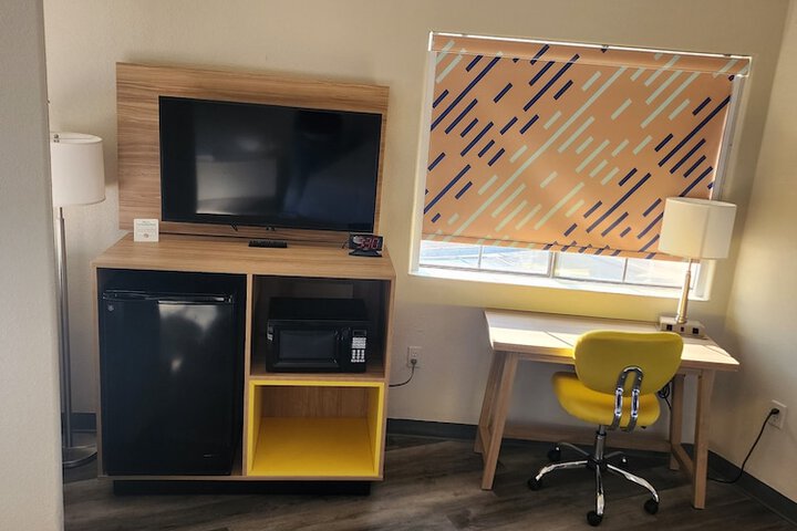 Room 44 of 143