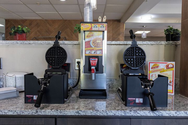 Super 8 by Wyndham Smithfield / Selma