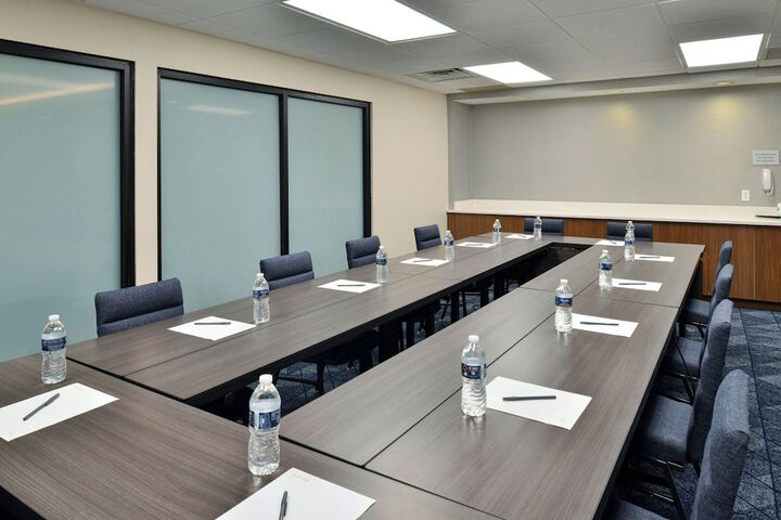 Courtyard by Marriott Detroit Utica