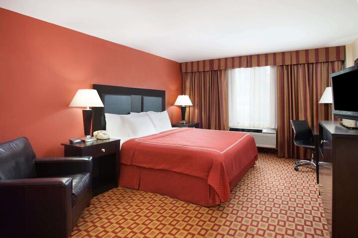 Room 8 of 14