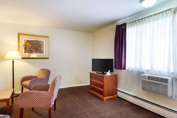 Room 8 of 30