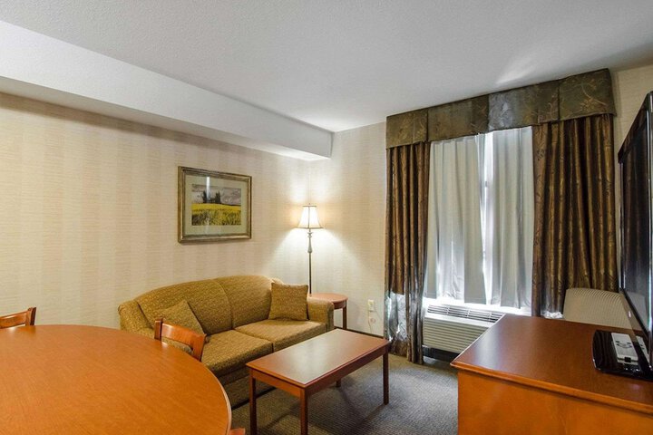 Room 33 of 65