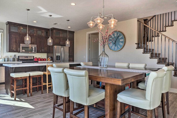 Utah Home w / Pool & Hot Tub Access Mtn Views!