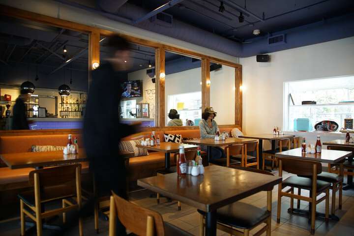 Dining 85 of 110