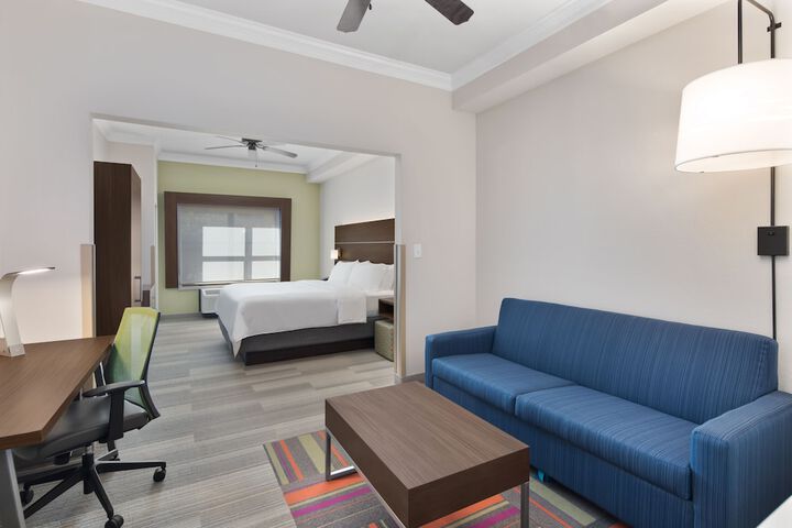 Room 32 of 47
