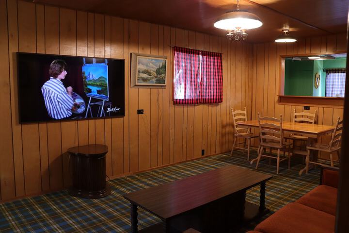 Room 33 of 77