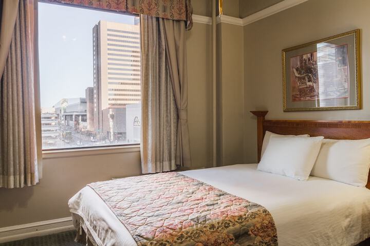 Room 10 of 40