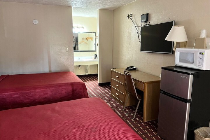Room 25 of 33