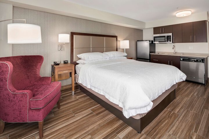 Hampton Inn & Suites Seattle-North / Lynnwood
