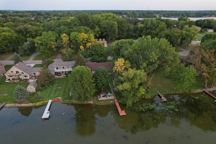 Hugo Home Direct Lake Access & Private Dock!