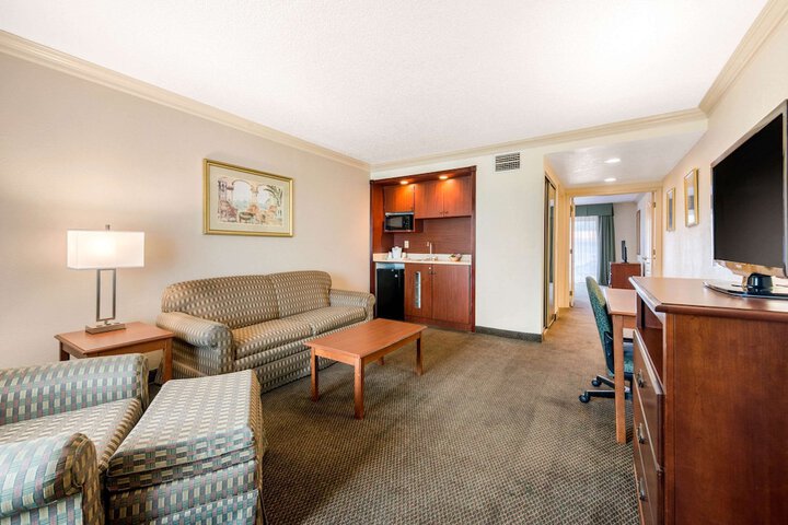 Room 14 of 40