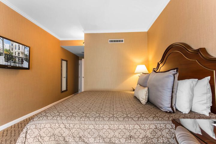 Room 143 of 200