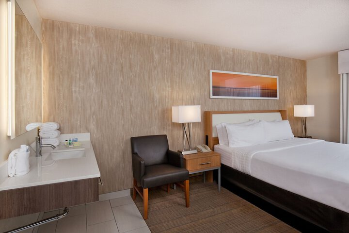 Room 14 of 30