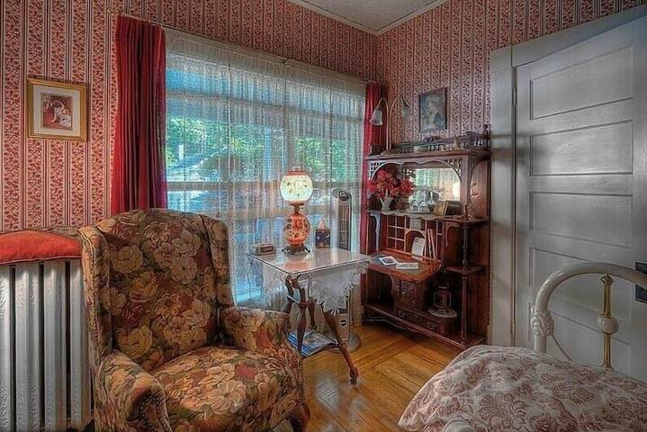 Room 16 of 19