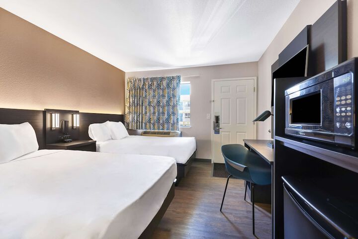 Motel 6 Kirkland WA - North Kirkland