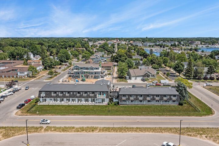 Snyders Shoreline Inn