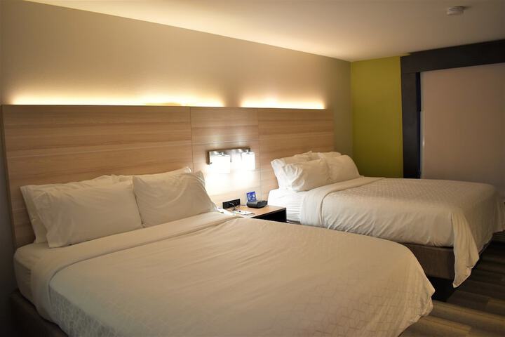 Holiday Inn Express & Suites Sedalia by IHG