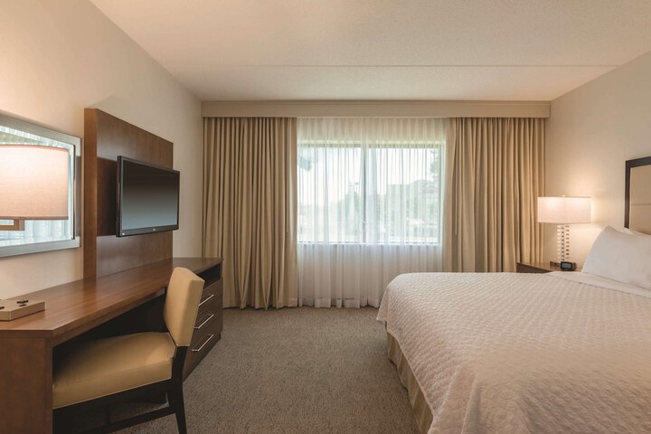 Embassy Suites by Hilton Milwaukee Brookfield