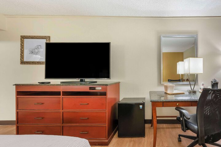 Room 17 of 34