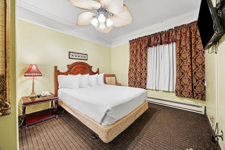Room 35 of 51