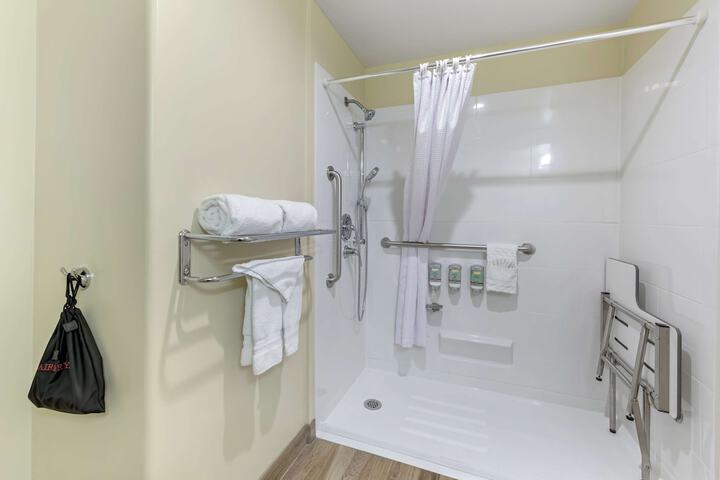 Room 15 of 34