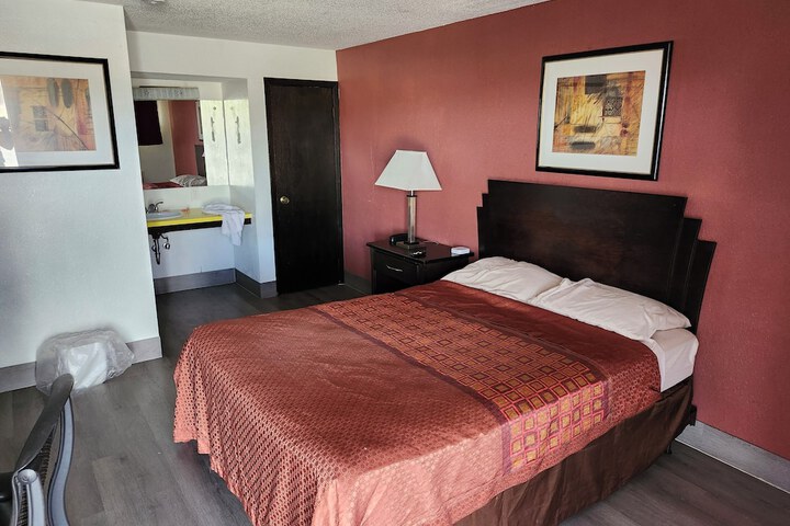 Room 18 of 18
