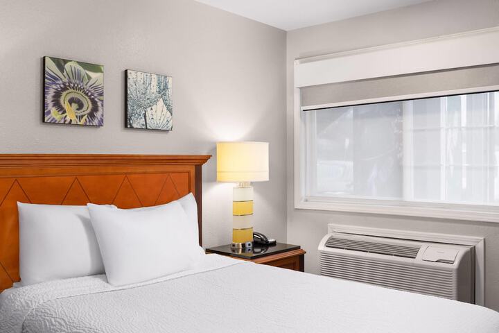 Basecamp Puyallup a Travelodge by Wyndham