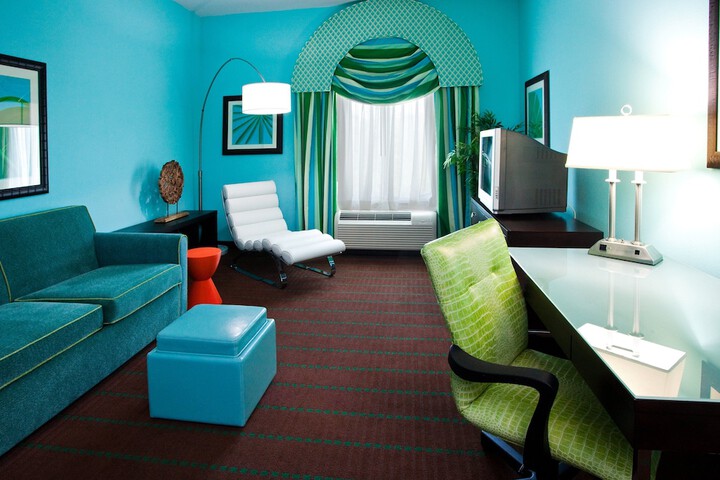 Room 13 of 35