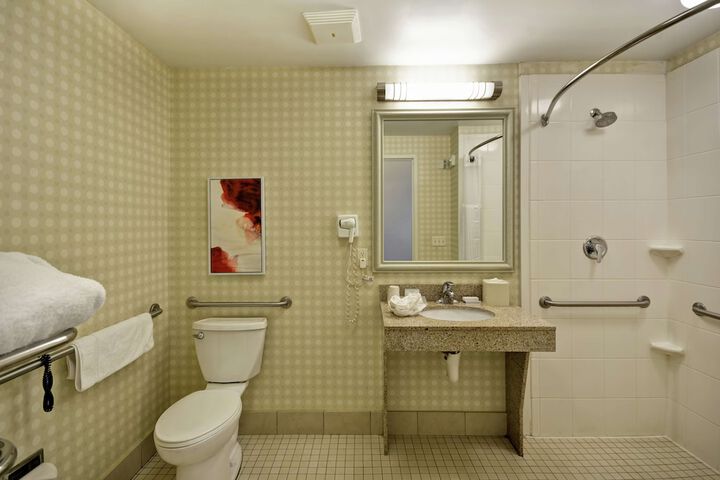 Room 17 of 37