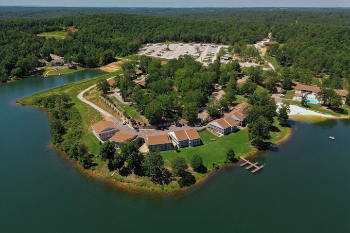 Crown Point Resort