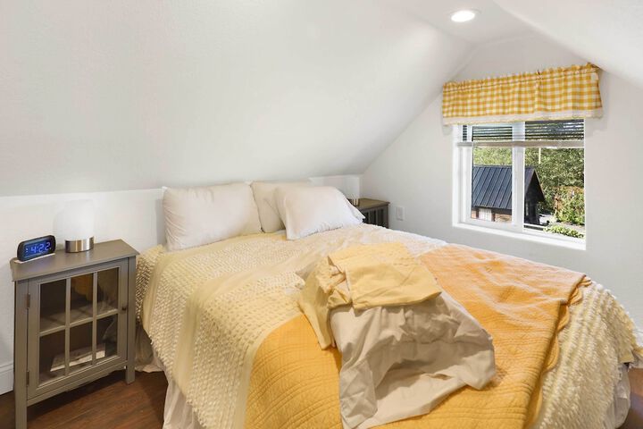 Cozy Ferndale Studio on 20-acre Working Farm!