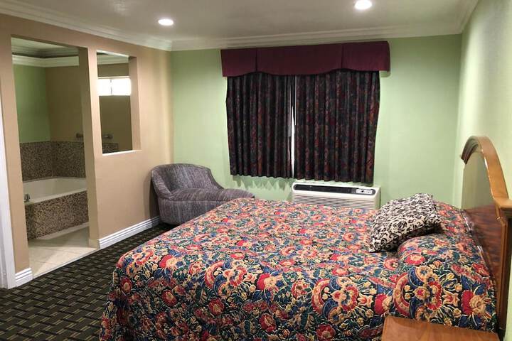 Room 23 of 27