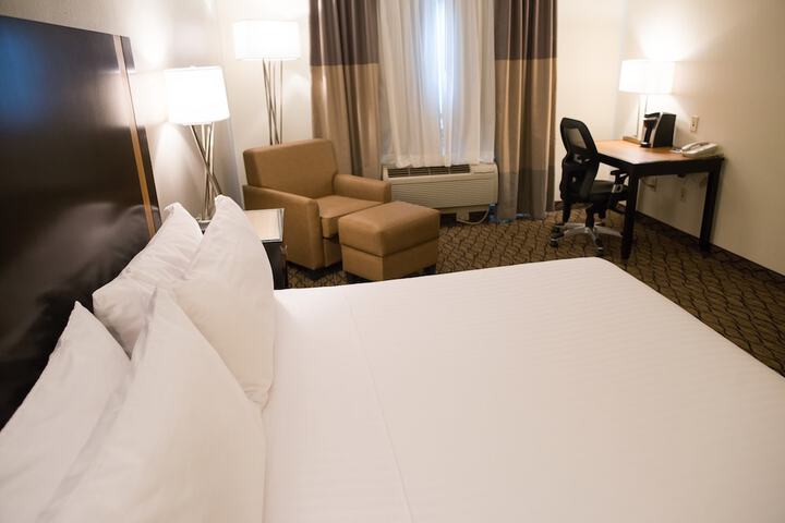 Holiday Inn Express Hotel & Suites Chanhassen by IHG