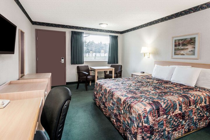 Room 7 of 18