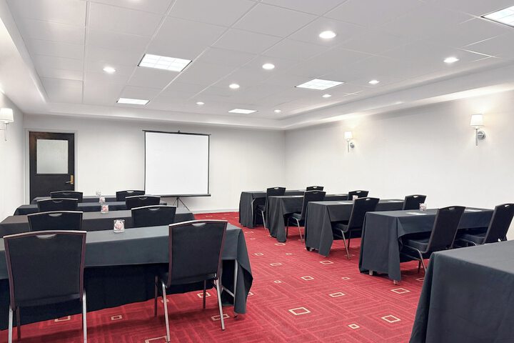 Crowne Plaza Newark Airport by IHG