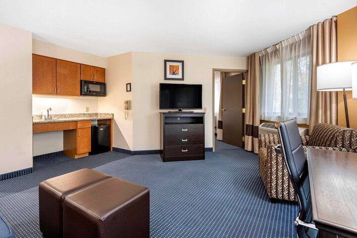 Room 25 of 41