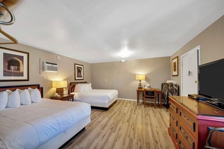 Badlands Hotel and Campground