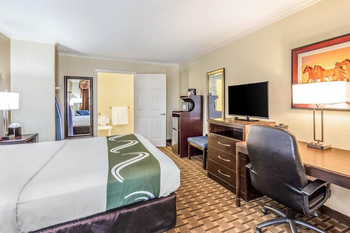 Room 8 of 27