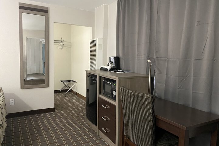 Room 16 of 30