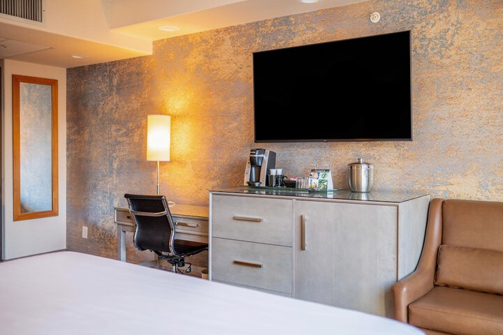 Room 26 of 87