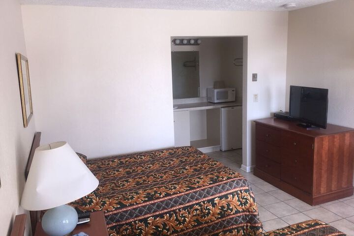 BELMONT MOTEL