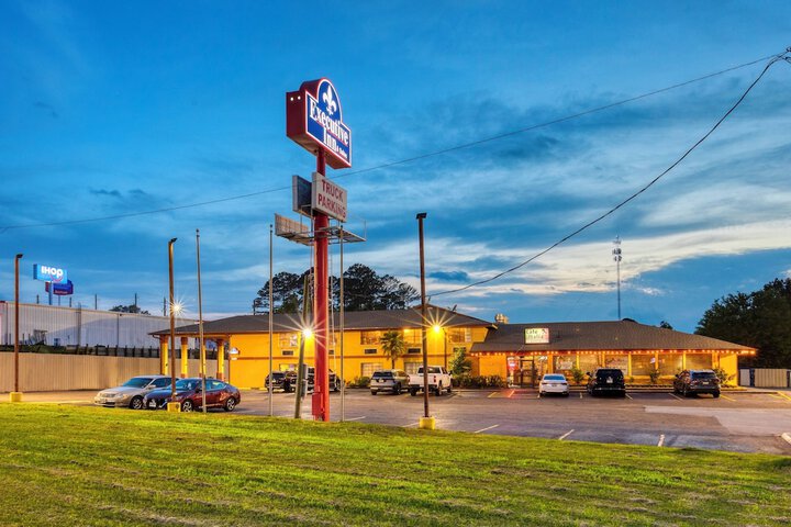 Executive Inn & Suites