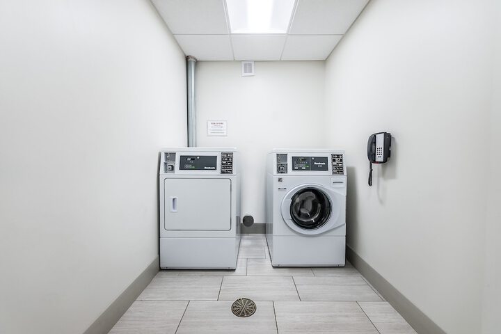 Holiday Inn Express Flint-Campus Area by IHG